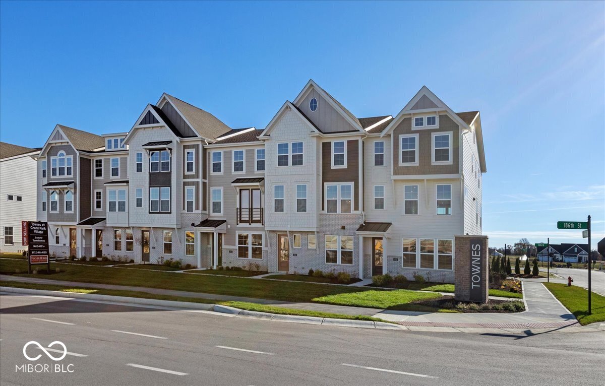 402 Elite Street Westfield, IN 46074 - Photo 2 of 39