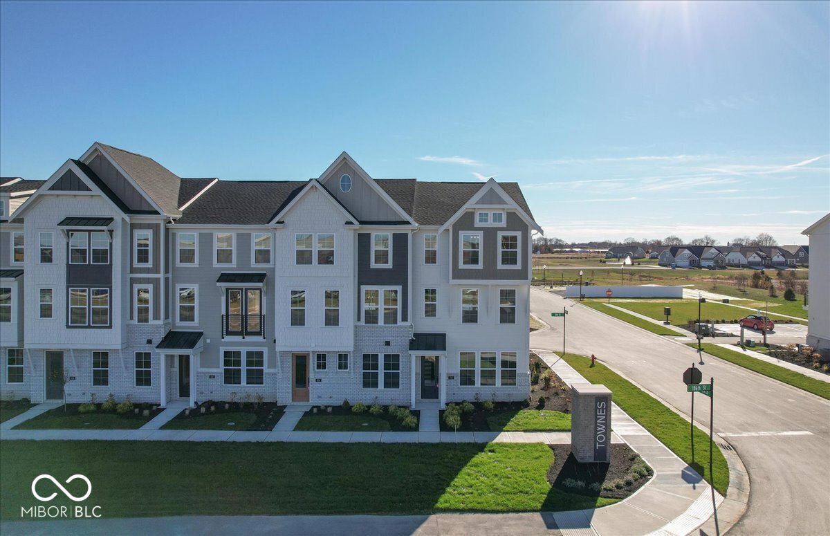 402 Elite Street Westfield, IN 46074 - Photo 3 of 39