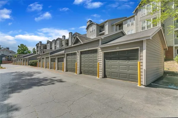 $2,018 | 10 Rimington Lane, Unit 113, Decatur, GA 30030