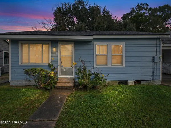 $900 | 413 Dorothy Street, Lafayette, LA 70501