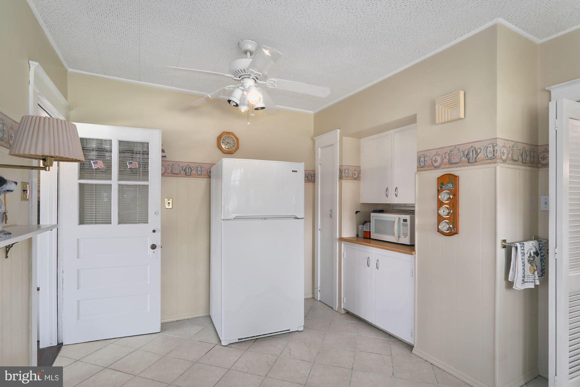 607 Manor Road Beverly, NJ 08010 - Photo 18 of 31 Kitchen