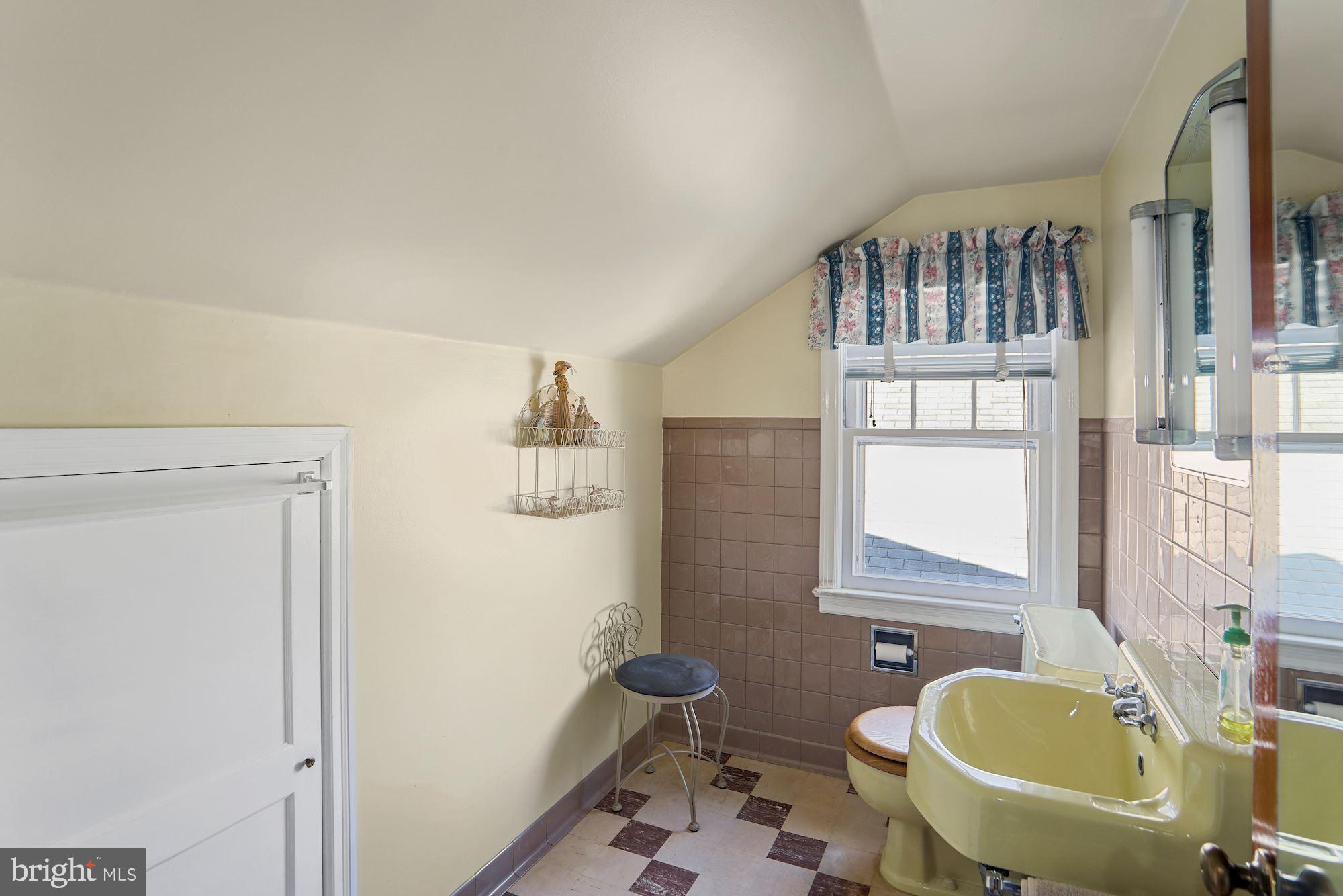 607 Manor Road Beverly, NJ 08010 - Photo 29 of 31 Half Bath