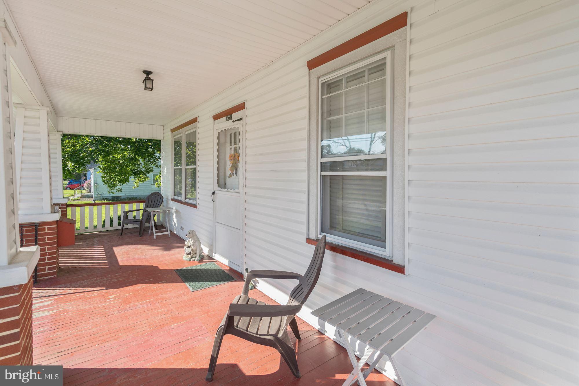 607 Manor Road Beverly, NJ 08010 - Photo 4 of 31 Front Porch