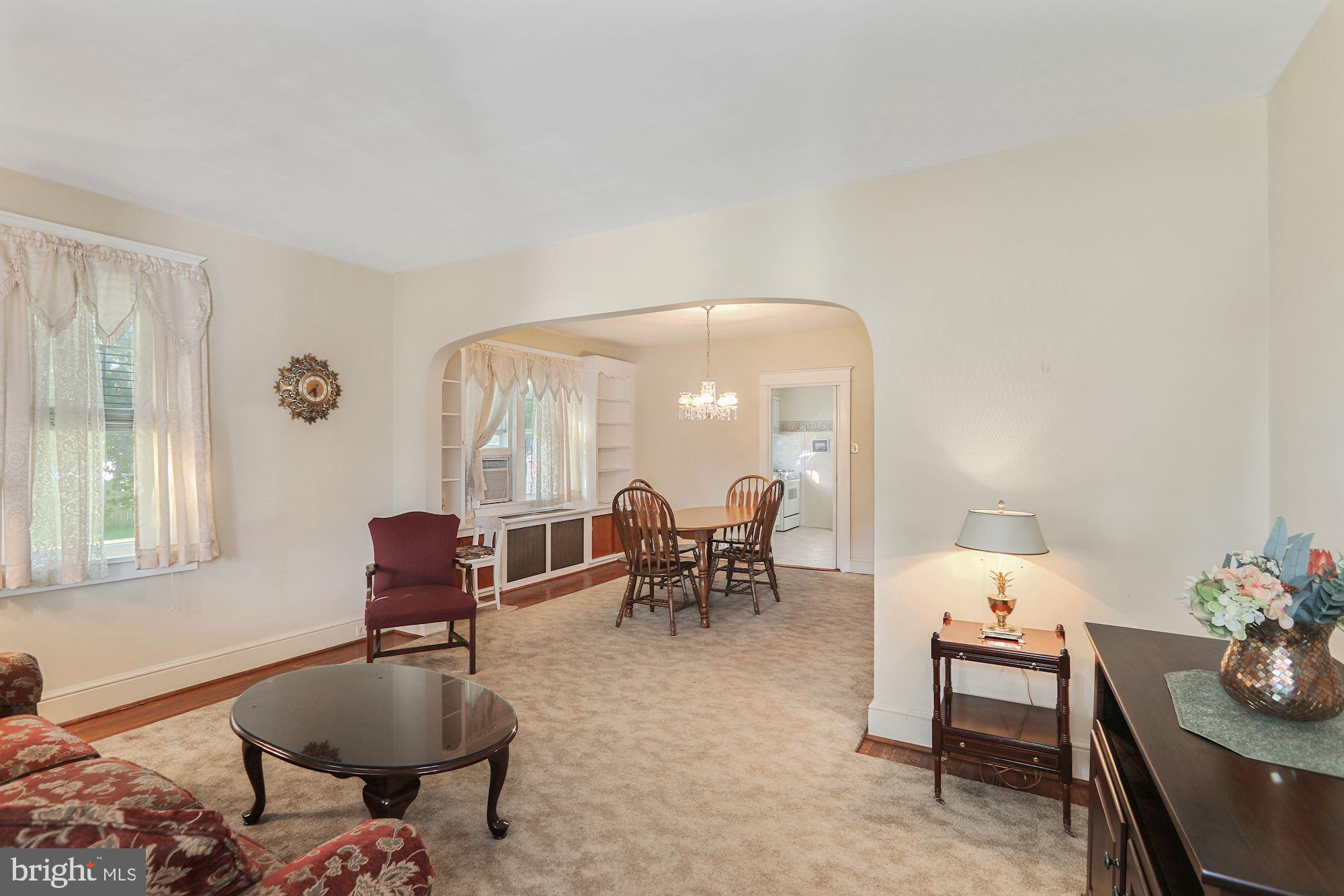 607 Manor Road Beverly, NJ 08010 - Photo 6 of 31 Living Room