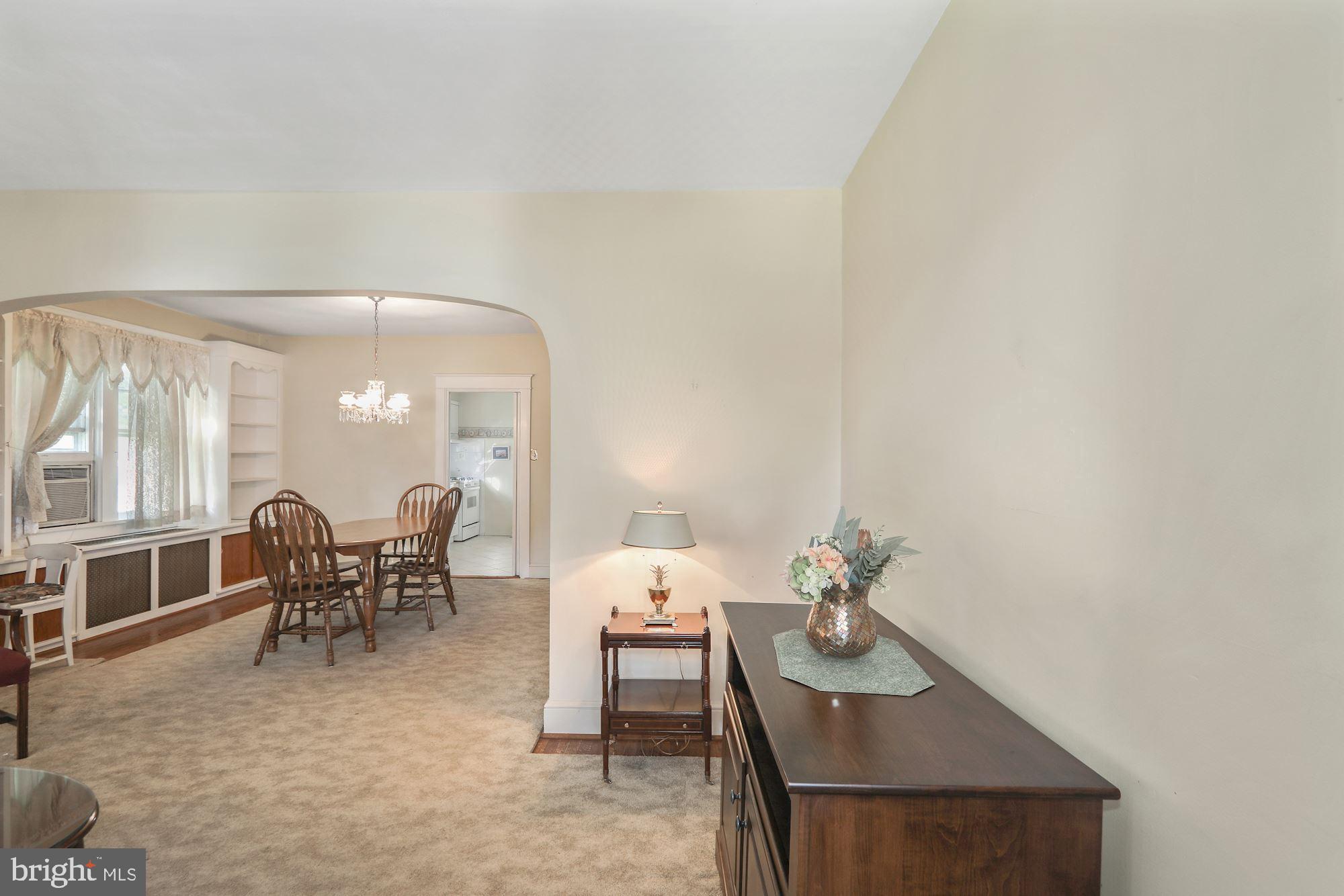 607 Manor Road Beverly, NJ 08010 - Photo 7 of 31 Living Room
