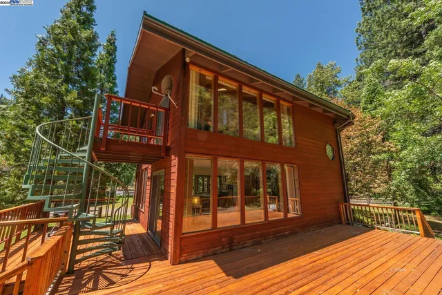 a view of a yard with a house in the background