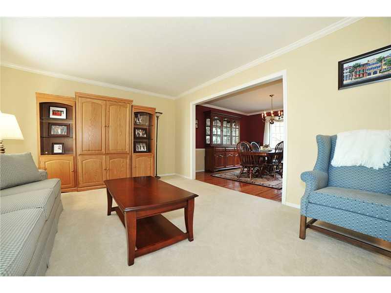 2530 Riva Ridge Court Franklin Park, PA 15090 - Photo 4 of 24 Living Room.