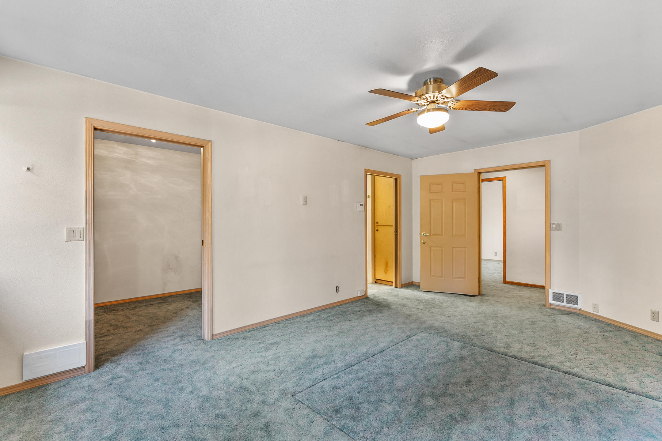 51485 Birch Road La Pine, OR 97739 - Photo 25 of 31 Master Bedroom
