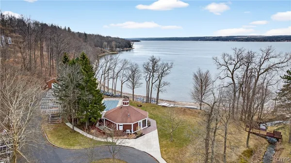 $769,900 | 133 Willowbrook Drive, Owasco, NY 13021