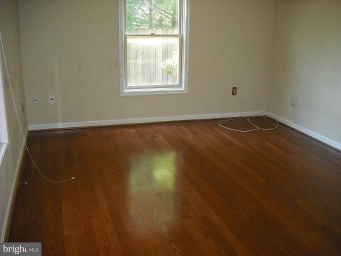 13212 Jasper Road Fairfax, VA 22033 - Photo 5 of 9 Living Room