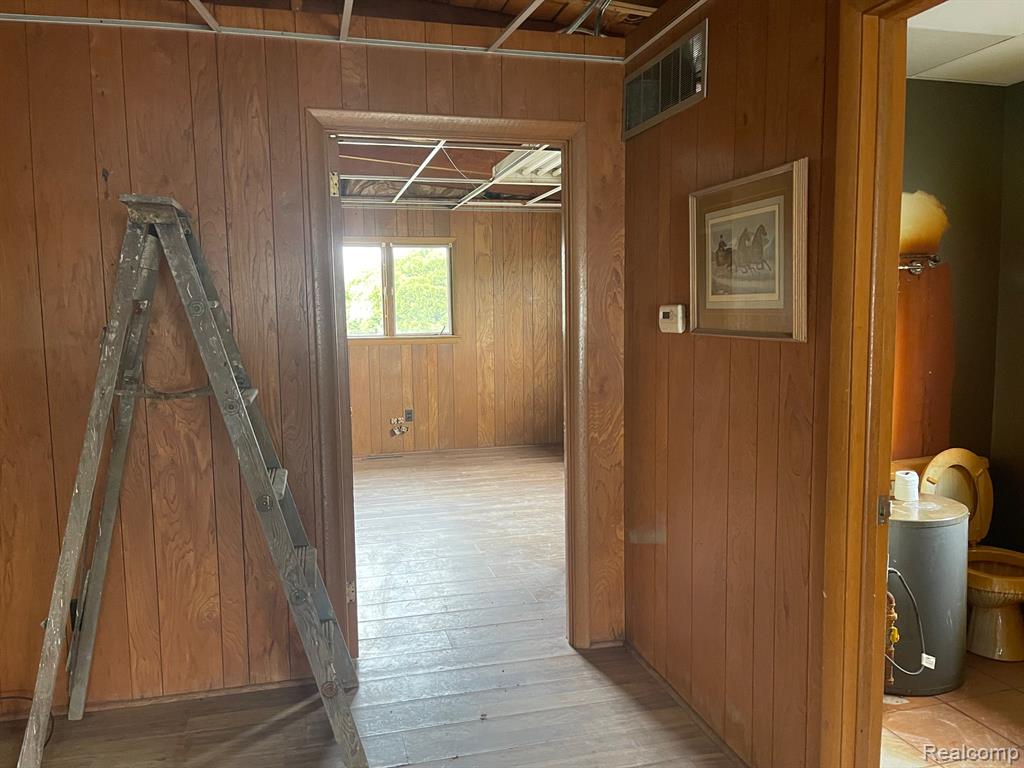 8261 Fenton Road Grand Blanc, MI 48439 - Photo 14 of 24