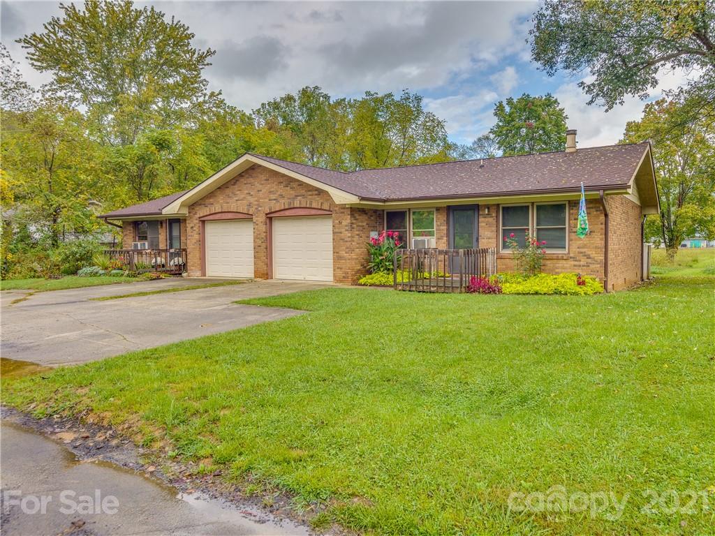 49 Pebblebrook Street Clyde, NC 28721 - Photo 2 of 28 Gallery Image 2