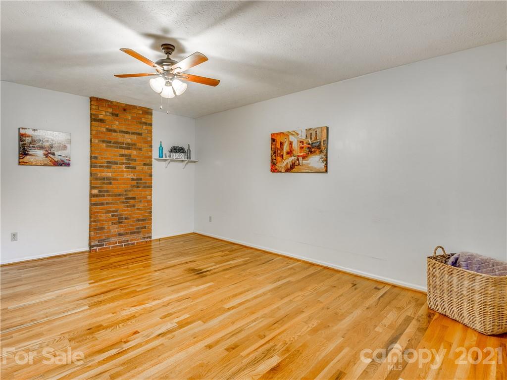 49 Pebblebrook Street Clyde, NC 28721 - Photo 4 of 28 Gallery Image 4
