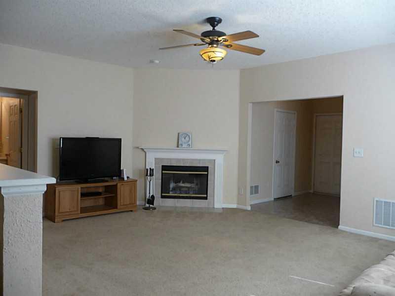 604 Springtree Lane Avon, IN 46123 - Photo 4 of 16 Gallery Image 4
