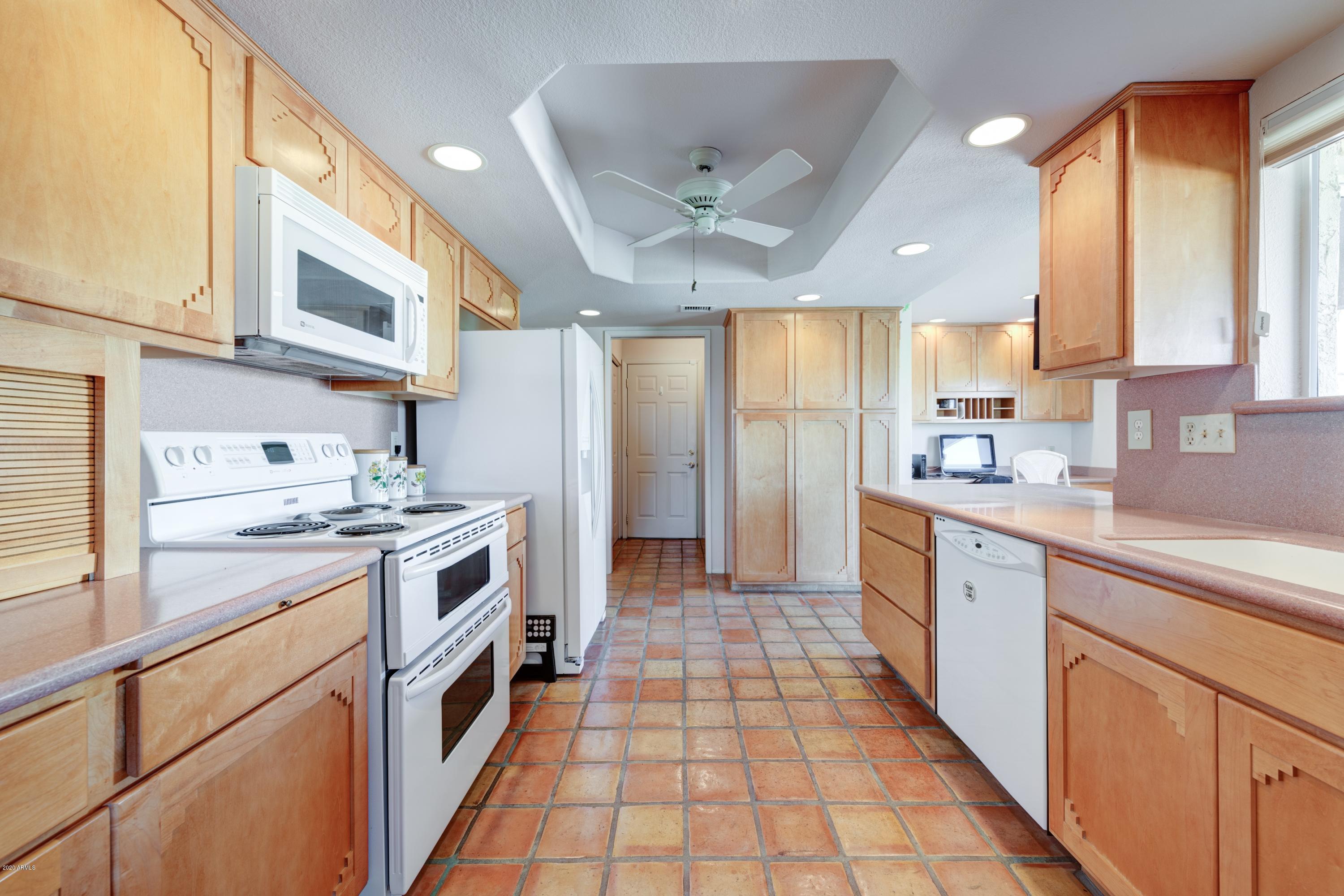 26215 North Loredo Lane Rio Verde, AZ 85263 - Photo 10 of 32 KITCHEN V1