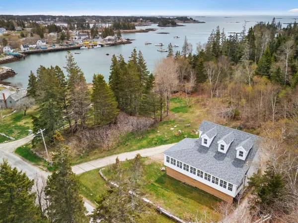 $439,000 | 84 Old Harbor Road, Vinalhaven, ME 04863