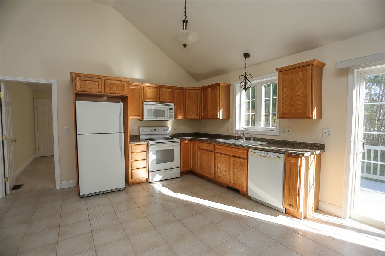 75 Jenna Way Manchester, NH 03104 - Photo 3 of 23 Gallery Image 3