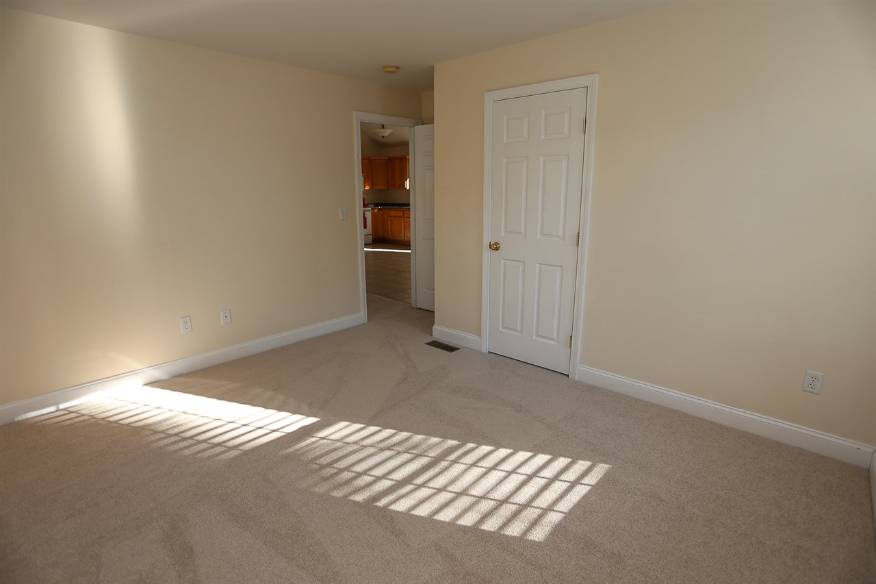75 Jenna Way Manchester, NH 03104 - Photo 8 of 23 Gallery Image 8
