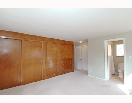 925 Cumberland Road Pittsburgh, PA 15237 - Photo 6 of 8 Master Bedroom. The master bedroom has a full wall of built in storage, 2 closets and a private full bath.