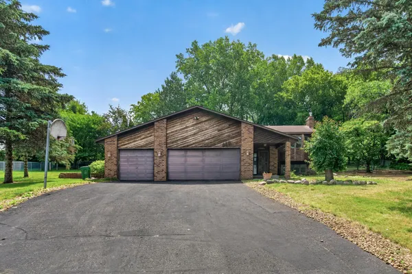 $399,000 | 888 Nina Court, Mendota Heights, MN 55118