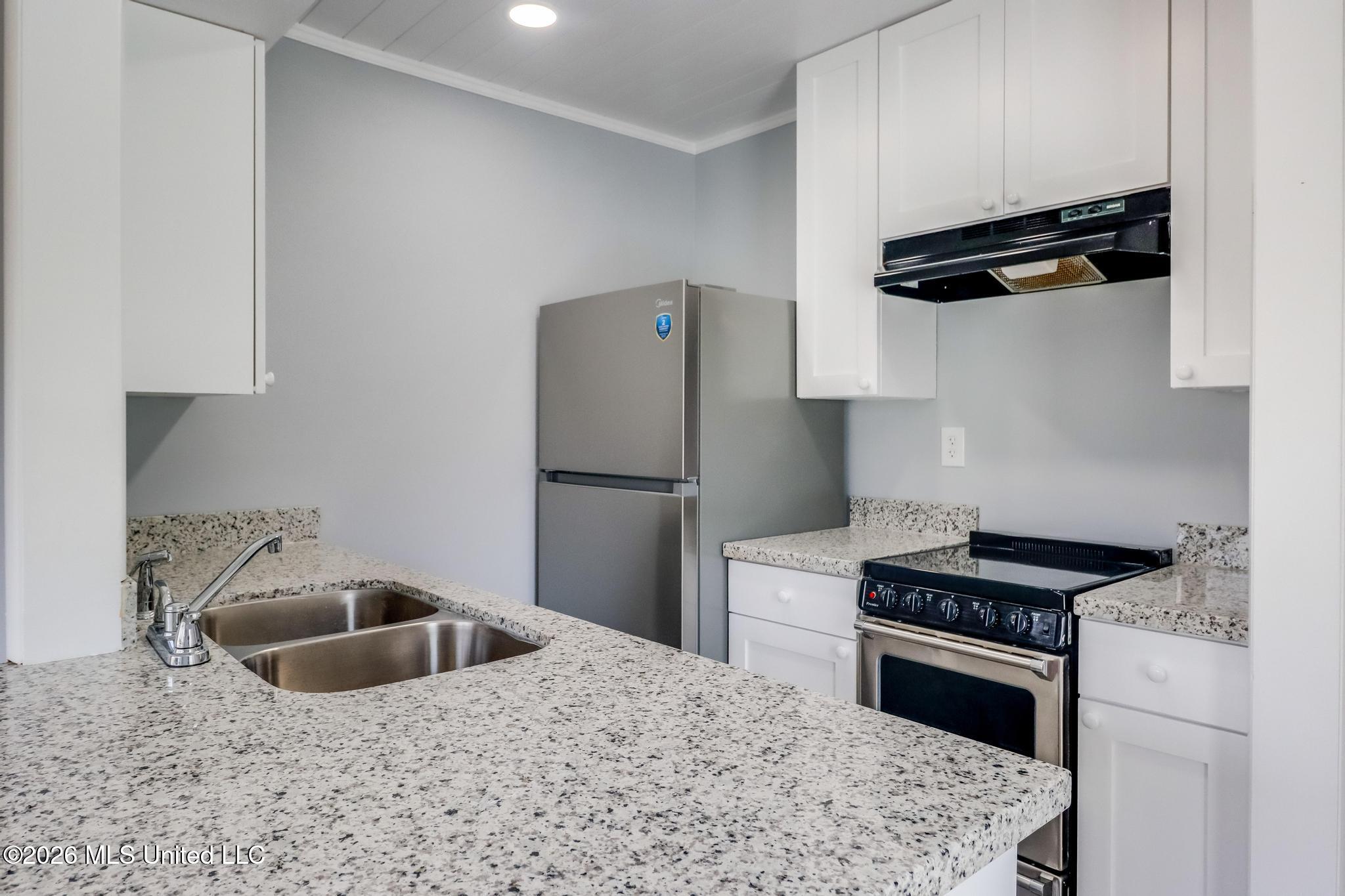 125 Lanai Diamondhead, MS 39525 - Photo 3 of 13 kitchen 1