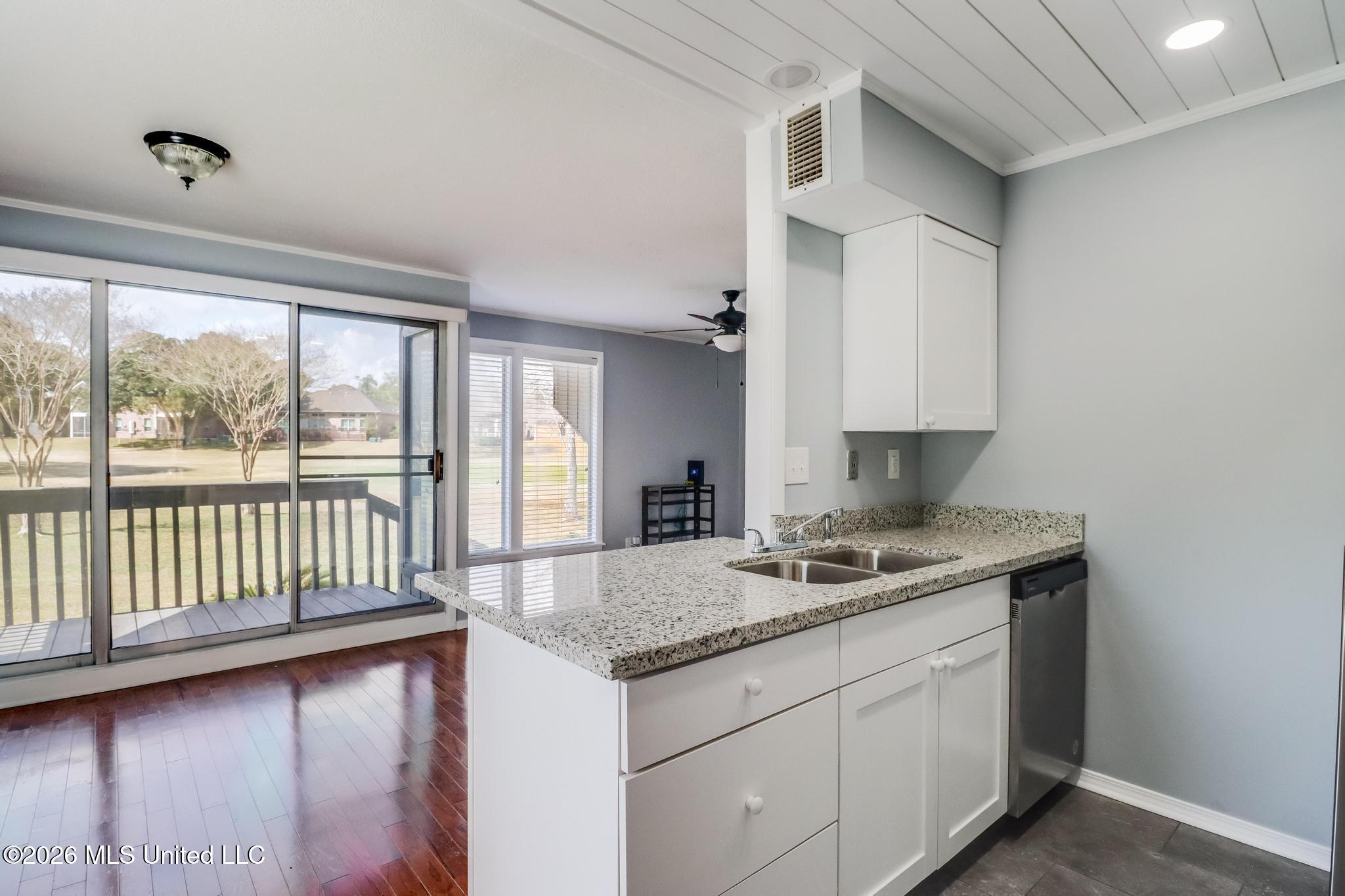 125 Lanai Diamondhead, MS 39525 - Photo 5 of 13 kitchen 3