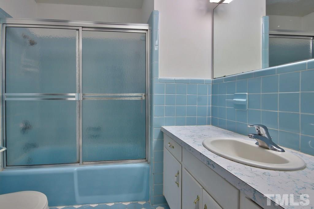 1632 Marshburn Road Wendell, NC 27591 - Photo 14 of 19 Full bathroom down the hall with single vanity and tub/shower combo.