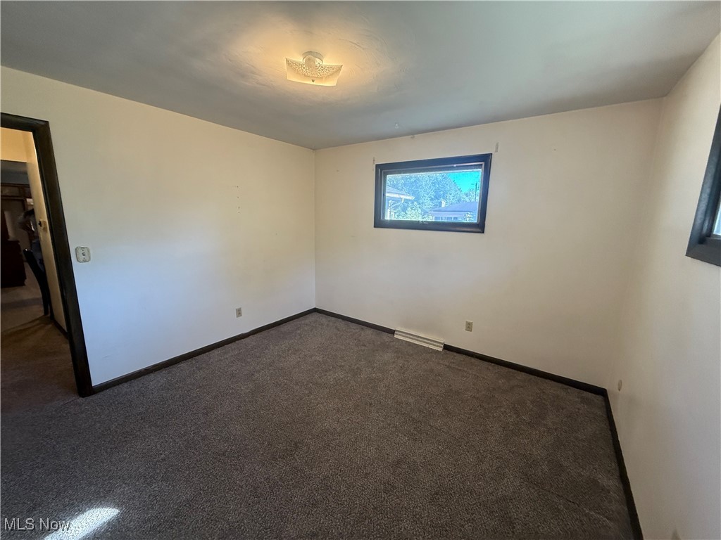683 Robinson Road Campbell, OH 44405 - Photo 22 of 23 Carpeted empty room featuring baseboards