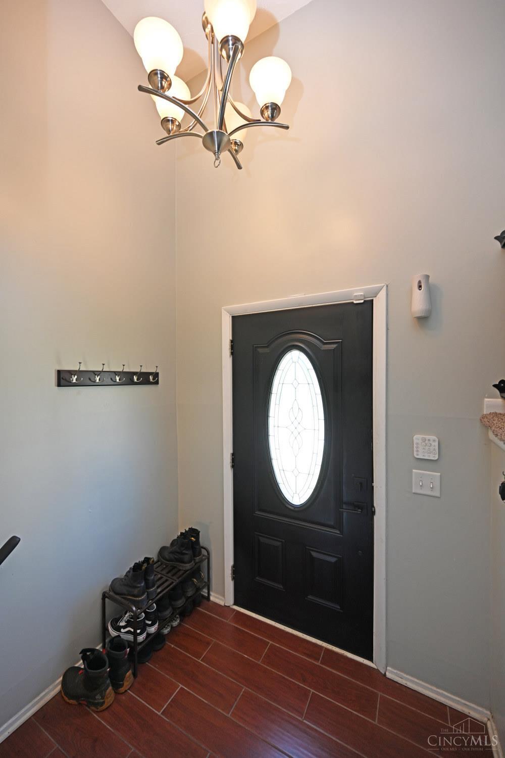 8728 Pippin Road Cincinnati, OH 45231 - Photo 4 of 32 Gallery Image 4