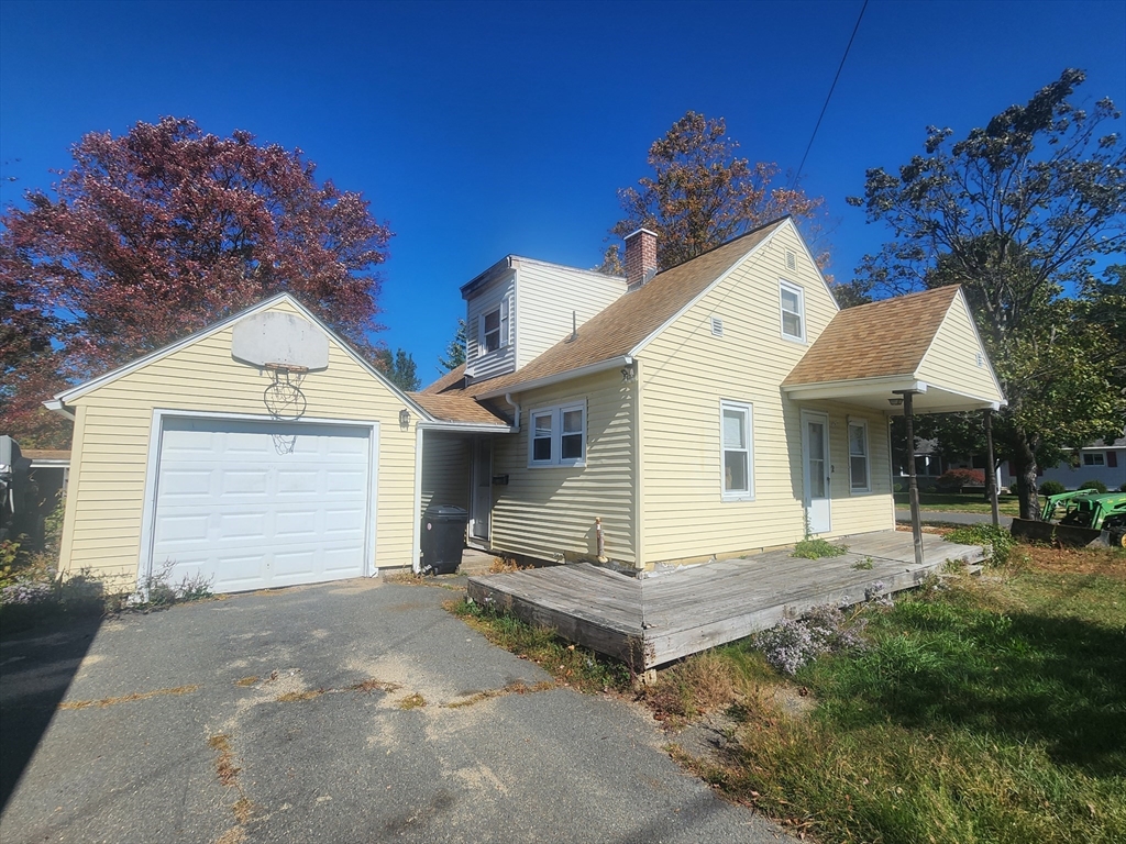 a view of a house with a yard and garage
