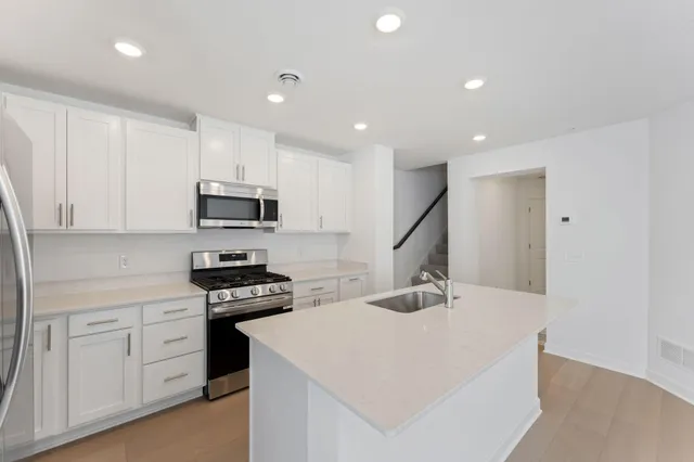 $389,410 | 5231 Long Pointe Pass, Woodbury, MN 55129