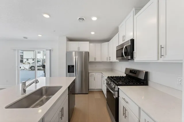 $389,410 | 5231 Long Pointe Pass, Woodbury, MN 55129