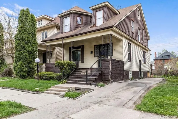 $42,500 | 49 Richton Street, Highland Park, MI 48203