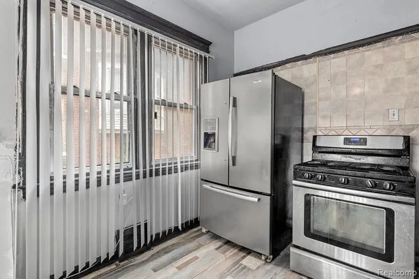 $42,500 | 49 Richton Street, Highland Park, MI 48203