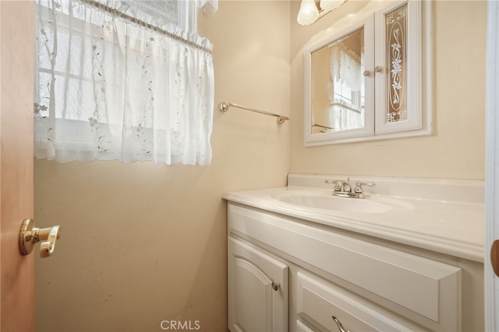 9600 Hoback Street Bellflower, CA 90706 - Photo 15 of 32