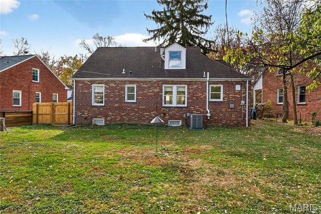 $360,000 | 7465 Drexel Drive, University City, MO 63130