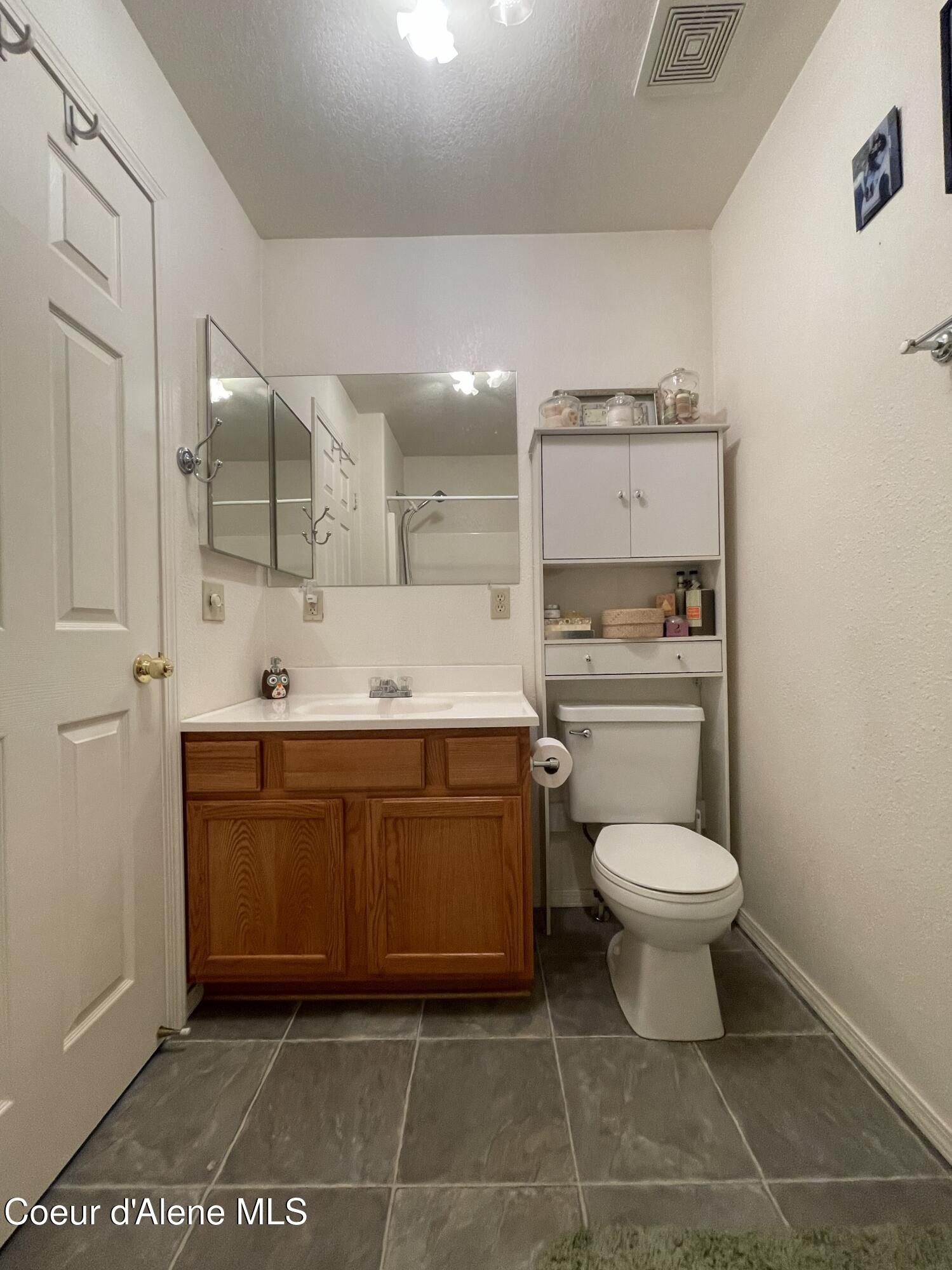 1201 Spruce Street Sandpoint, ID 83864 - Photo 24 of 47 Corian Counters