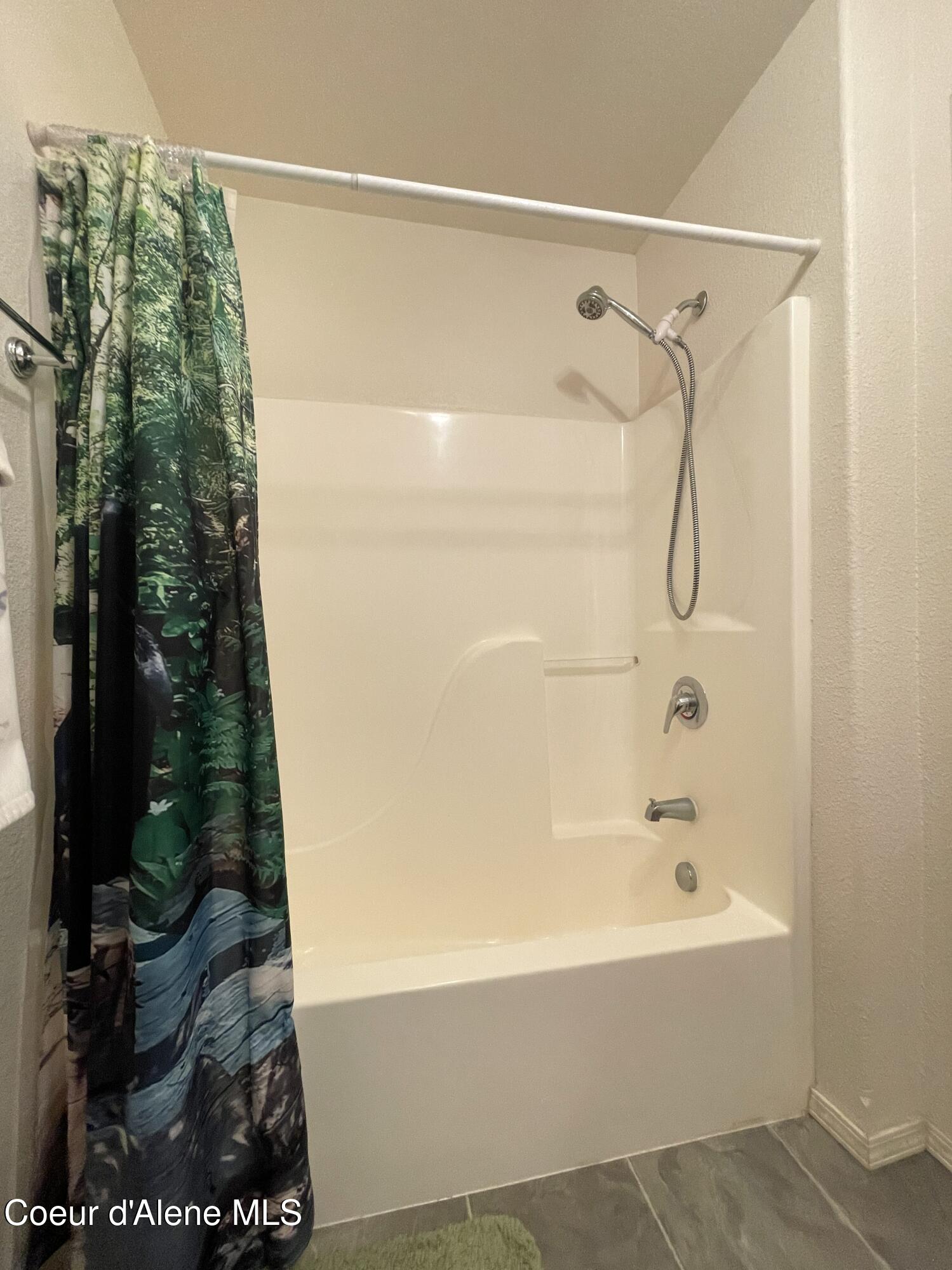 1201 Spruce Street Sandpoint, ID 83864 - Photo 25 of 47 Tub & Shower