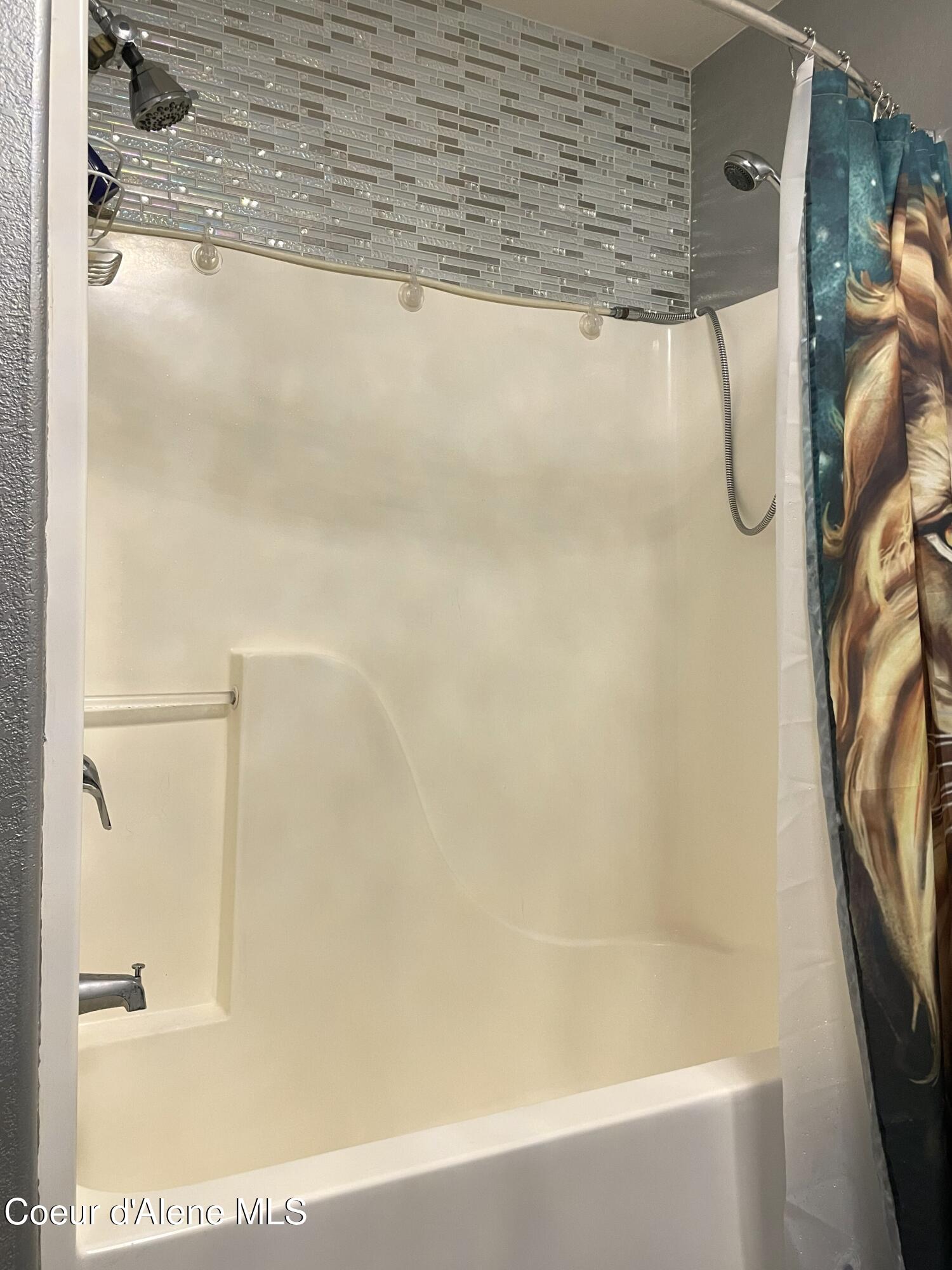 1201 Spruce Street Sandpoint, ID 83864 - Photo 36 of 47 Master Bath Tub and Shower