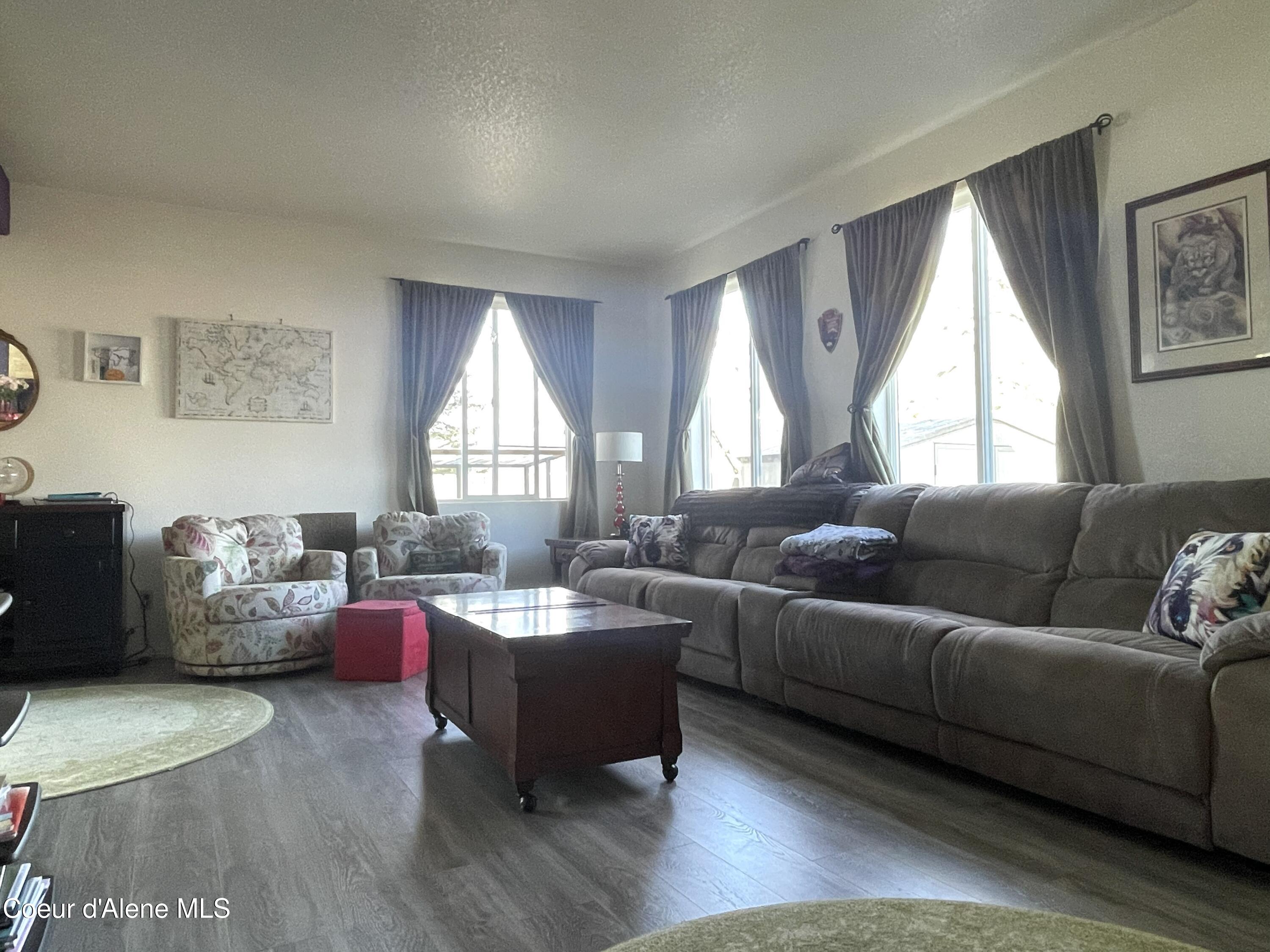 1201 Spruce Street Sandpoint, ID 83864 - Photo 8 of 47 Spacious Living Room