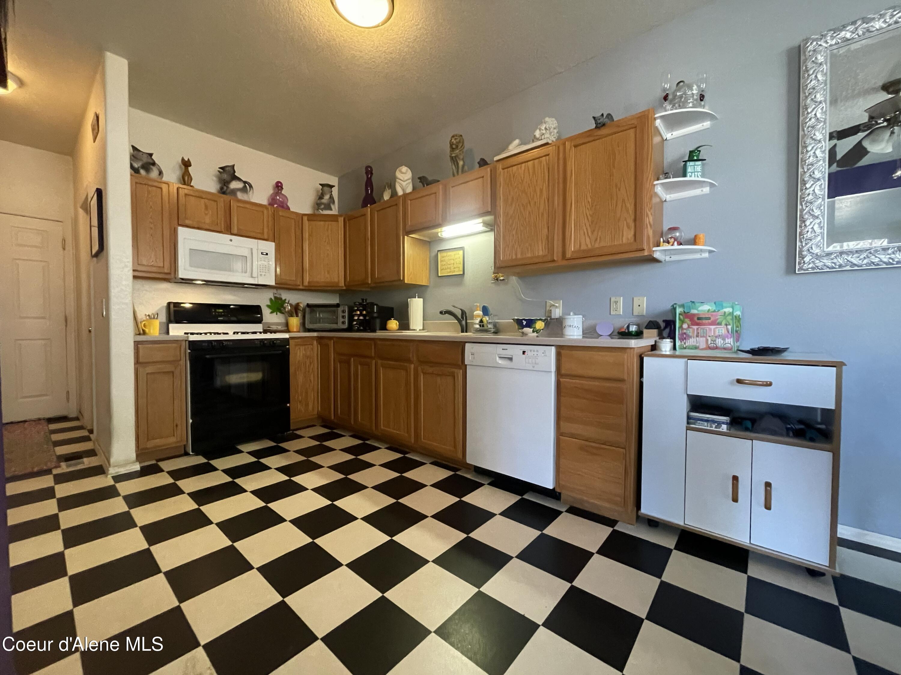 1201 Spruce Street Sandpoint, ID 83864 - Photo 10 of 47 Spacious Kitchen
