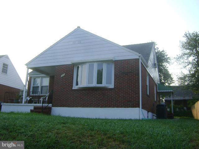 1825 Hanford Road Rosedale, MD 21237 - Photo 14 of 15 a backyard of a house with lots of green space