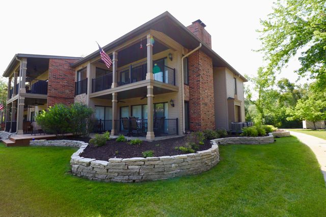 31 Abbey Villa Circle, Unit B, Fontana, WI 53125