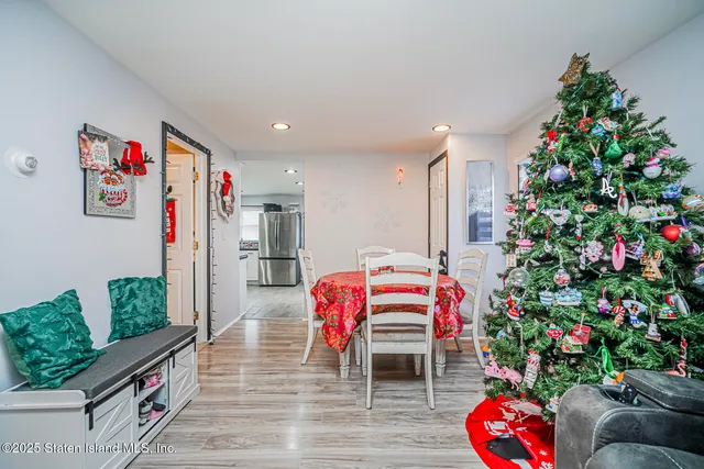 a room with furniture and flowers