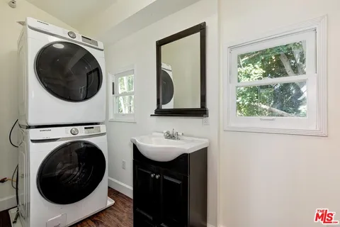 $2,098,000 | 737 Ashland Avenue, Santa Monica, CA 90405