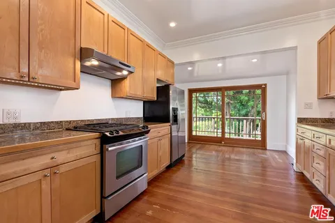 $2,098,000 | 737 Ashland Avenue, Santa Monica, CA 90405