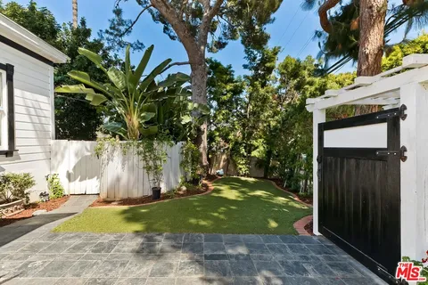 $2,098,000 | 737 Ashland Avenue, Santa Monica, CA 90405