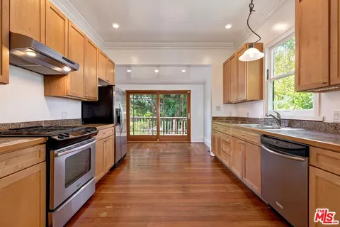 $2,098,000 | 737 Ashland Avenue, Santa Monica, CA 90405