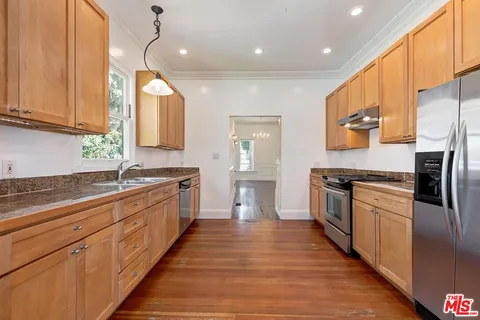 $2,098,000 | 737 Ashland Avenue, Santa Monica, CA 90405