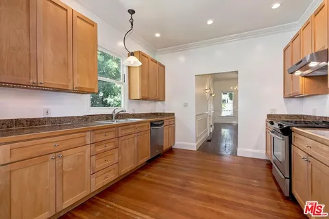 $2,098,000 | 737 Ashland Avenue, Santa Monica, CA 90405